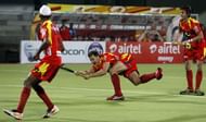 Justin Reid Ross scores the first goal for Ranchi Rhinos as they beat Punjab Warriors at Jalandhar 3-2 on 4th Feb 2013 in the Hero Hockey India League at Surjit Singh Hockey Stadium on Monday.